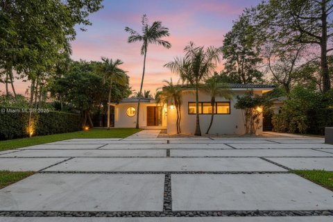 House in Miami Beach, Florida 4 bedrooms № 1971284 - photo 1