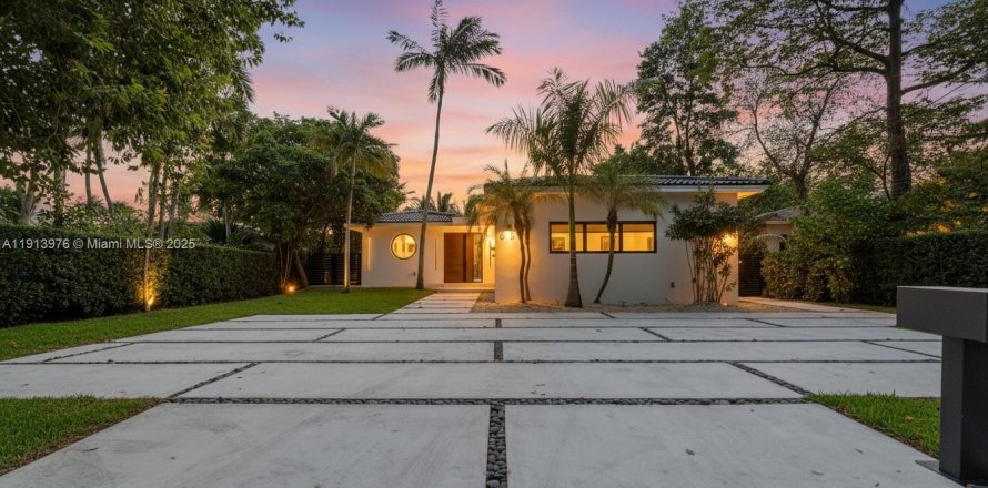 House in Miami Beach, Florida 4 bedrooms № 1971284