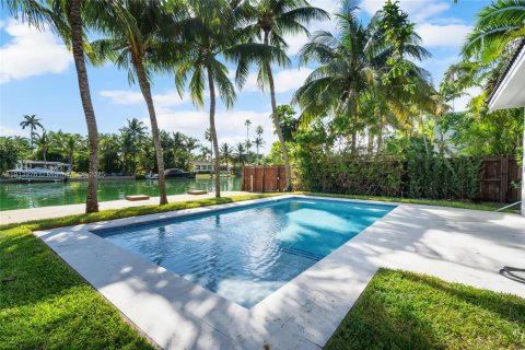 House in Miami Beach, Florida 4 bedrooms № 1971284 - photo 11