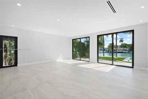 House in Miami Beach, Florida 4 bedrooms № 1971284 - photo 18