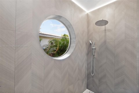 House in Miami Beach, Florida 4 bedrooms № 1971284 - photo 20