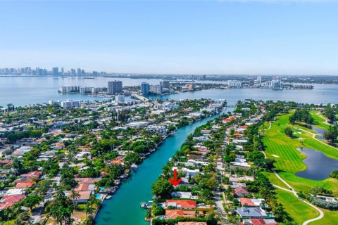 House in Miami Beach, Florida 4 bedrooms № 1971284 - photo 3