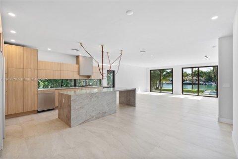 House in Miami Beach, Florida 4 bedrooms № 1971284 - photo 13