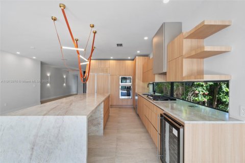 House in Miami Beach, Florida 4 bedrooms № 1971284 - photo 14
