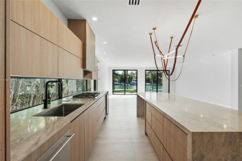 House in Miami Beach, Florida 4 bedrooms № 1971284 - photo 16