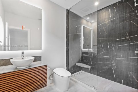 House in Miami Beach, Florida 4 bedrooms № 1971284 - photo 22
