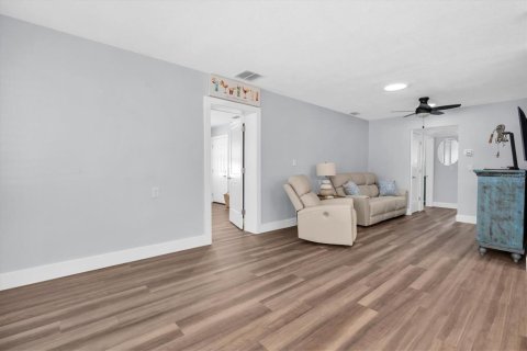 Casa en alquiler en Saint Pete Beach, Florida, 3 dormitorios, 126.35 m2 № 1831317 - foto 4