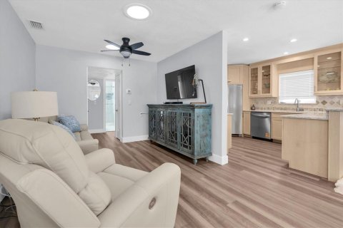 Casa en alquiler en Saint Pete Beach, Florida, 3 dormitorios, 126.35 m2 № 1831317 - foto 9