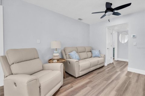 Casa en alquiler en Saint Pete Beach, Florida, 3 dormitorios, 126.35 m2 № 1831317 - foto 8