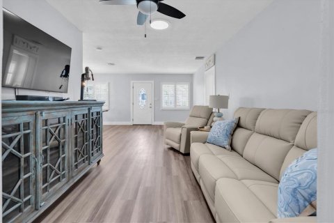 Casa en alquiler en Saint Pete Beach, Florida, 3 dormitorios, 126.35 m2 № 1831317 - foto 7