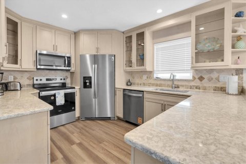 Casa en alquiler en Saint Pete Beach, Florida, 3 dormitorios, 126.35 m2 № 1831317 - foto 12