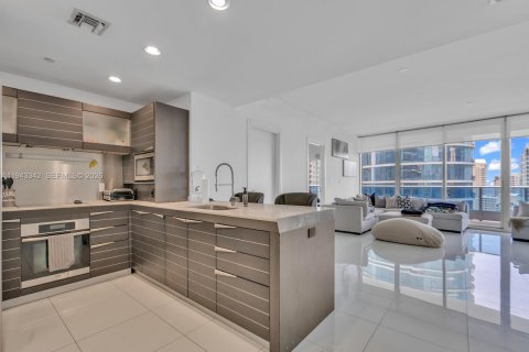 Condo in Miami, Florida, 2 bedrooms № 2088749 - photo 5