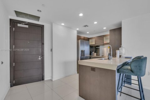 Condo in Miami, Florida, 2 bedrooms № 2088749 - photo 3