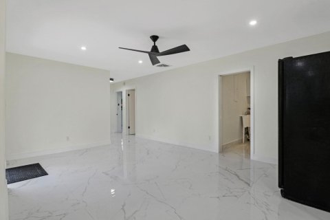 Casa en venta en Plantation, Florida, 4 dormitorios, 198.72 m2 № 1059018 - foto 1