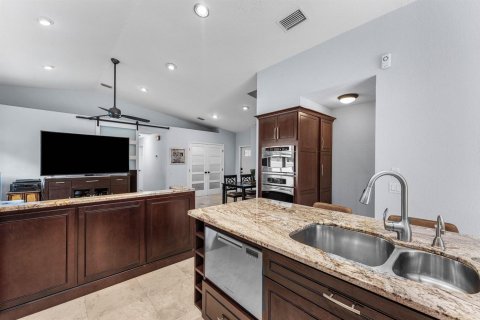 House in Boynton Beach, Florida 4 bedrooms, 136.57 sq.m. № 2185329 - photo 8