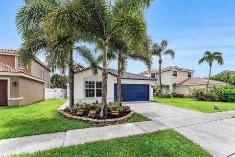 House in Boynton Beach, Florida 4 bedrooms, 136.57 sq.m. № 2185329 - photo 2