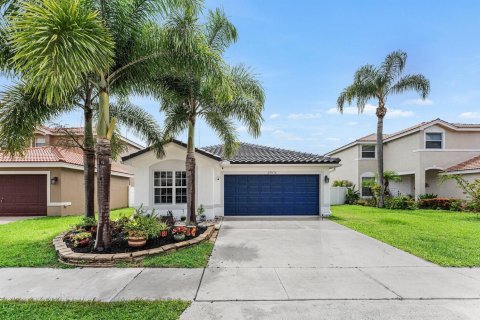 House in Boynton Beach, Florida 4 bedrooms, 136.57 sq.m. № 2185329