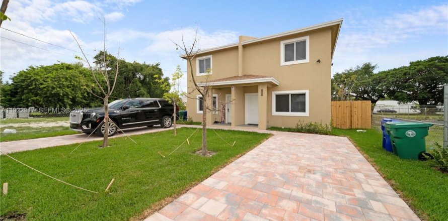 Commercial property in Miami, Florida 321.07 sq.m. № 1976736