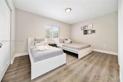 Commercial property in Miami, Florida 321.07 sq.m. № 1976736 - photo 14