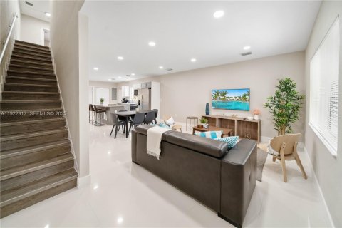 Commercial property in Miami, Florida 321.07 sq.m. № 1976736 - photo 6