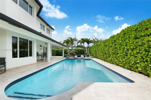 Купить виллу или дом в Майами, Флорида 4 спальни, 242.47м2, № 2026594 - фото 5