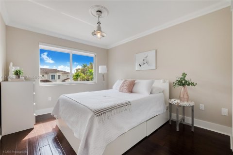 Купить виллу или дом в Майами, Флорида 4 спальни, 242.47м2, № 2026594 - фото 28