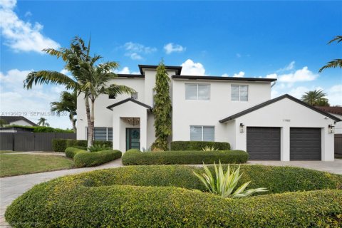 Дом в Майами, Флорида 4 спальни, 242.47м2 № 2026594