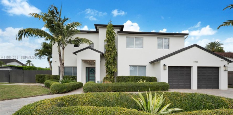 Дом в Майами, Флорида 4 спальни, 242.47м2 № 2026594