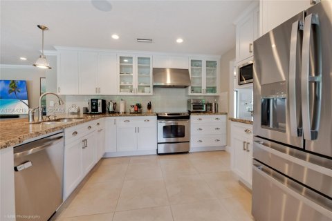 Купить виллу или дом в Майами, Флорида 4 спальни, 242.47м2, № 2026594 - фото 15