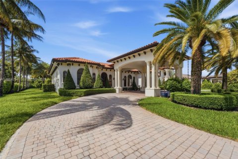 House in Hialeah Gardens, Florida 5 bedrooms, 407.75 sq.m. № 2286823 - photo 23