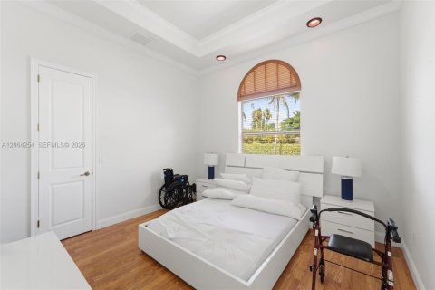 House in Hialeah Gardens, Florida 5 bedrooms, 407.75 sq.m. № 2286823 - photo 16