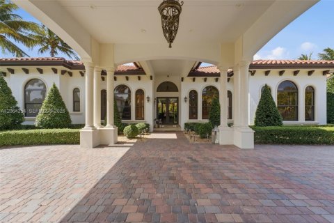 House in Hialeah Gardens, Florida 5 bedrooms, 407.75 sq.m. № 2286823 - photo 24