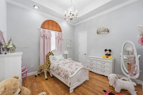 House in Hialeah Gardens, Florida 5 bedrooms, 407.75 sq.m. № 2286823 - photo 13