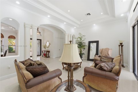 House in Hialeah Gardens, Florida 5 bedrooms, 407.75 sq.m. № 2286823 - photo 5