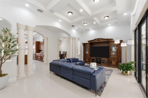 House in Hialeah Gardens, Florida 5 bedrooms, 407.75 sq.m. № 2286823 - photo 30