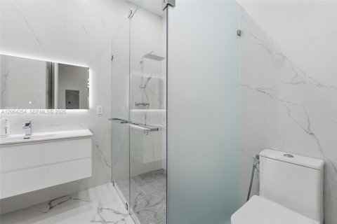 House in Hialeah Gardens, Florida 5 bedrooms, 407.75 sq.m. № 2286823 - photo 18