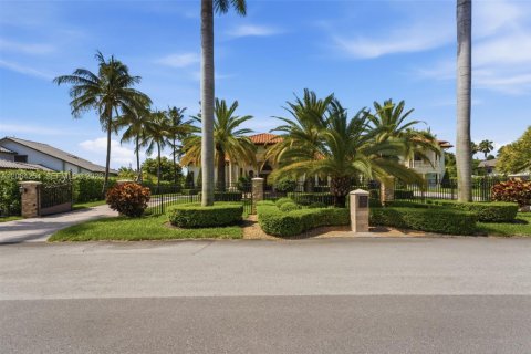 House in Hialeah Gardens, Florida 5 bedrooms, 407.75 sq.m. № 2286823 - photo 22