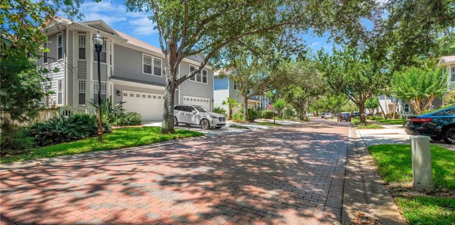 Touwnhouse à Tampa, Floride 4 chambres, 257.15 m2 № 2117859