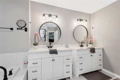 Touwnhouse à vendre à Tampa, Floride: 4 chambres, 257.15 m2 № 2117859 - photo 23