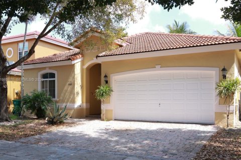 Дом в Мирамар, Флорида 3 спальни, 176.89м2 № 2046865