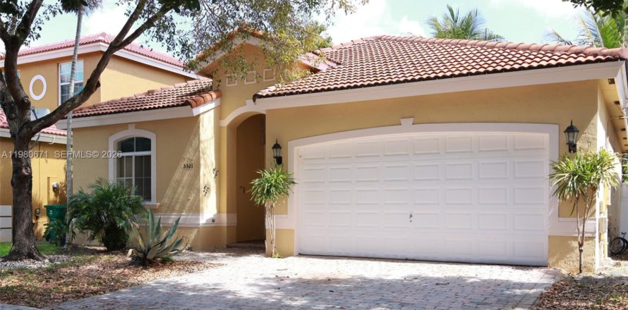 Дом в Мирамар, Флорида 3 спальни, 176.89м2 № 2046865