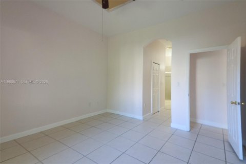 Снять в аренду виллу или дом в Мирамар, Флорида 3 спальни, 176.89м2, № 2046865 - фото 6