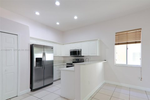 Снять в аренду виллу или дом в Мирамар, Флорида 3 спальни, 176.89м2, № 2046865 - фото 19