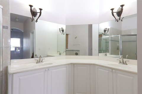 Снять в аренду виллу или дом в Мирамар, Флорида 3 спальни, 176.89м2, № 2046865 - фото 8