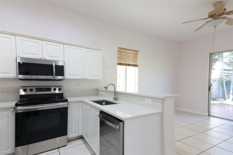 Снять в аренду виллу или дом в Мирамар, Флорида 3 спальни, 176.89м2, № 2046865 - фото 17