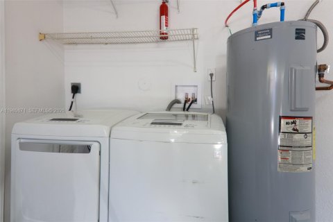 Снять в аренду виллу или дом в Мирамар, Флорида 3 спальни, 176.89м2, № 2046865 - фото 20