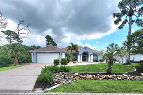 Villa ou maison à Port Charlotte, Floride 3 chambres, 241.82 m2 № 2310079