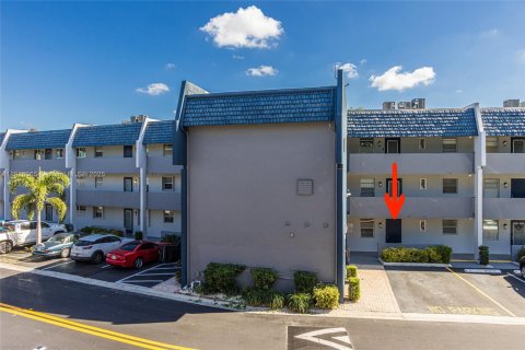 Condominio en venta en Margate, Florida, 1 dormitorio, 68.65 m2 № 1975258 - foto 2