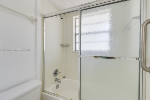 Condominio en venta en Margate, Florida, 1 dormitorio, 68.65 m2 № 1975258 - foto 12