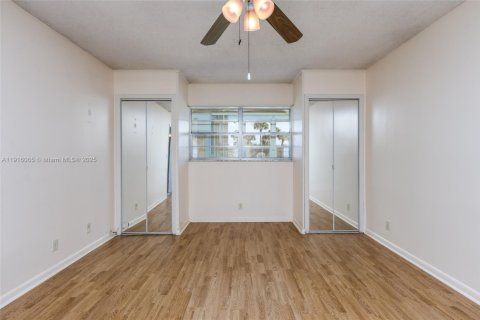 Condominio en venta en Margate, Florida, 1 dormitorio, 68.65 m2 № 1975258 - foto 9